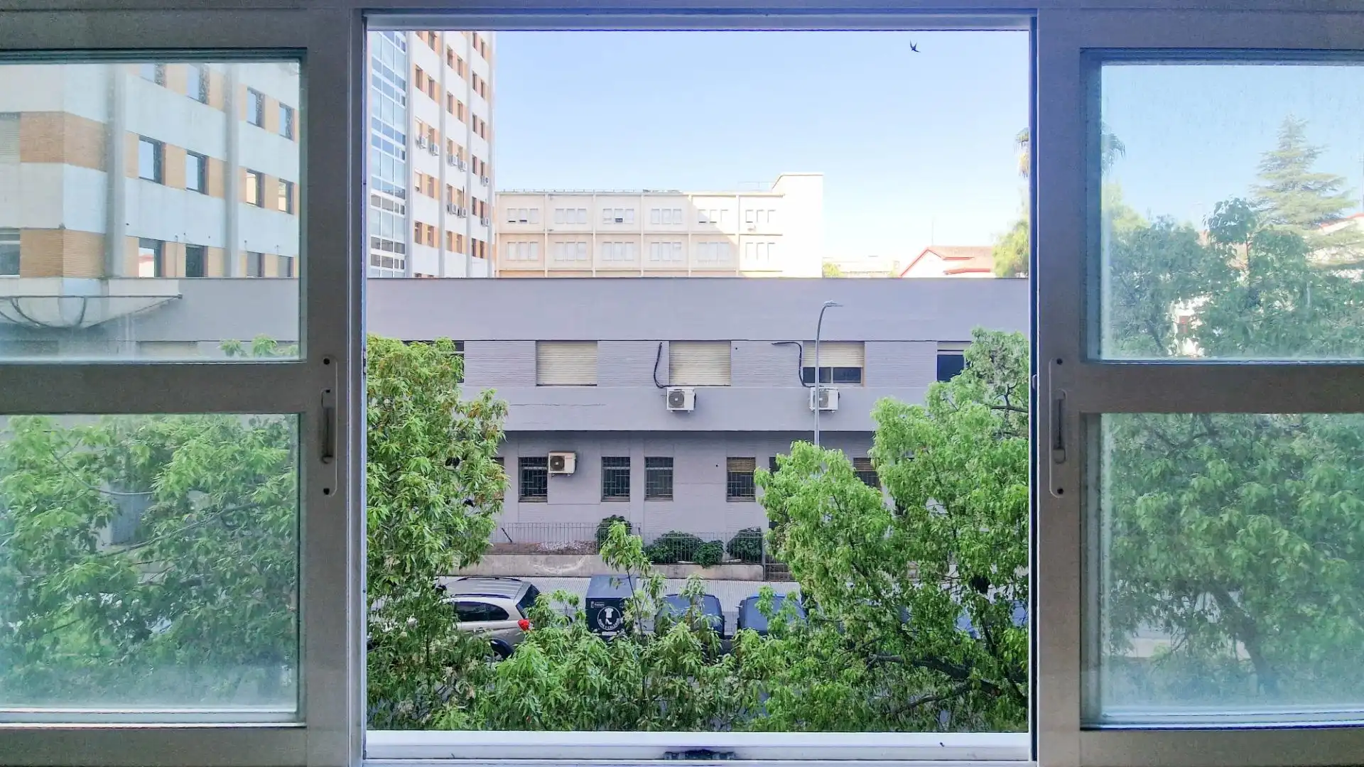 Vista exterior de Oficina de lloguer en Casco Antiguo