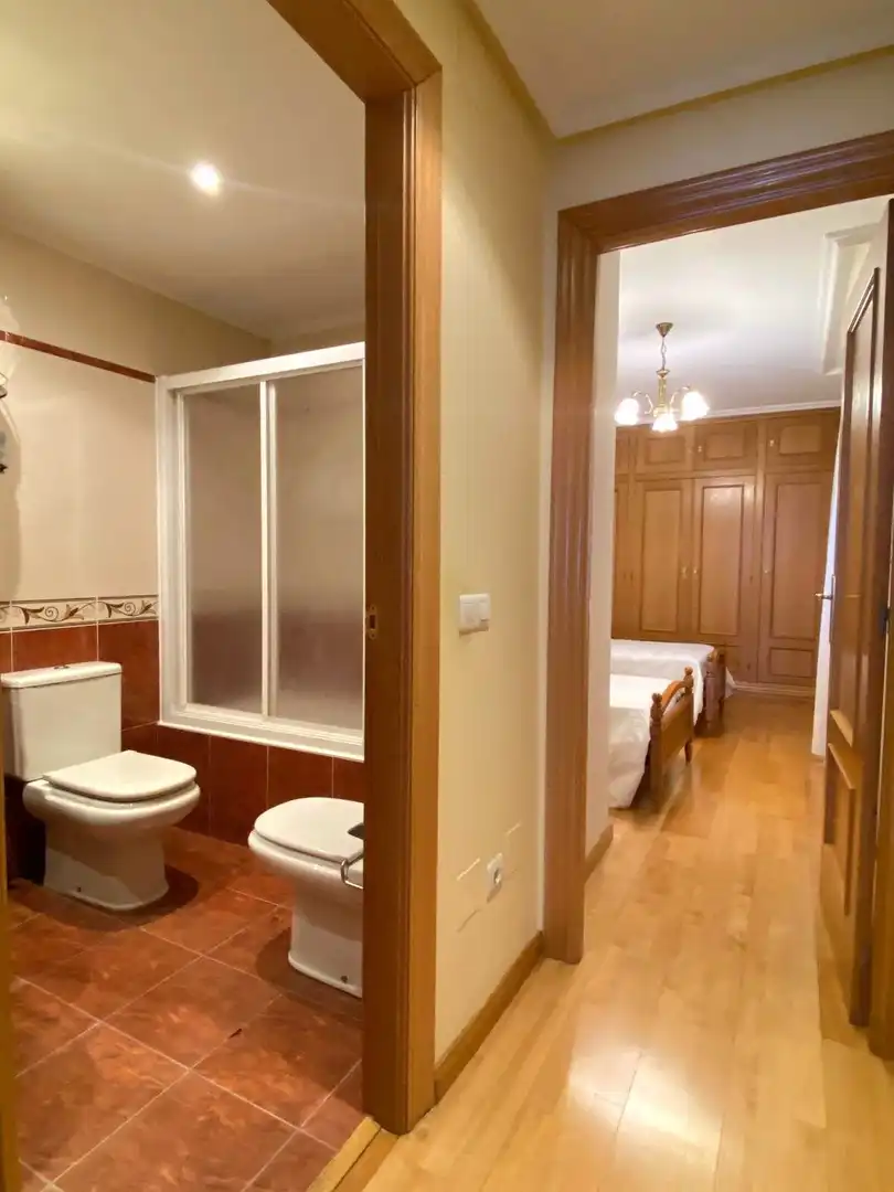 Apartament de lloguer a Calle Lancia, San Claudio - La Chantría