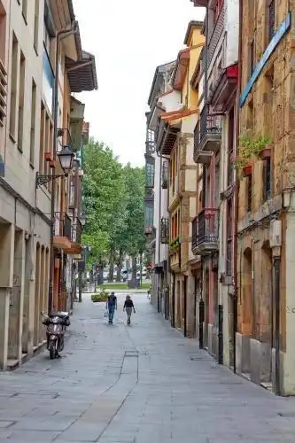 Vista exterior de Piso en venta en Oviedo  con Balcón