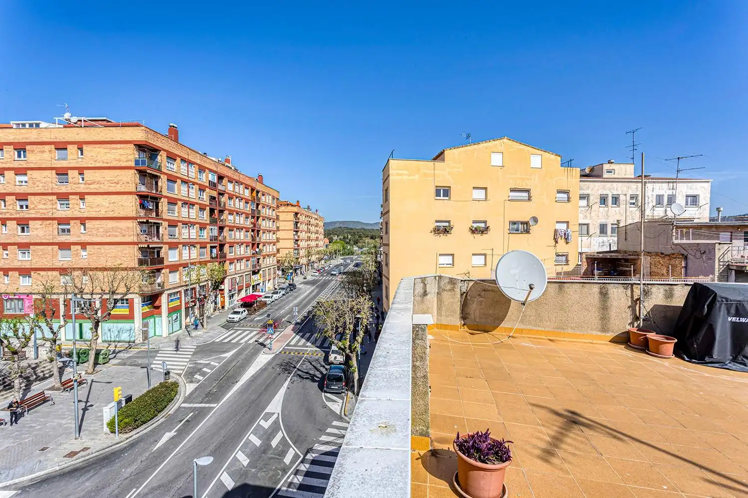 Außenansicht von Wohnung zum Verkauf in Santa Margarida de Montbui mit Heizung, Terrasse und Abstellraum