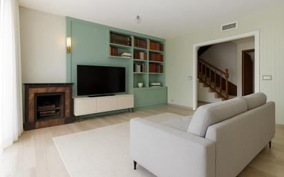 Living room of Single-family semi-detached for sale in Rubí  with Air Conditioner, Heating and Private garden