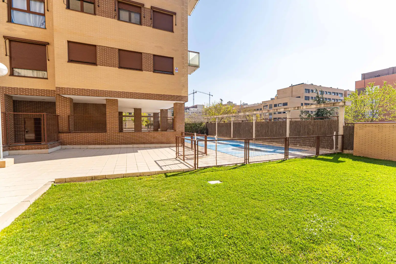 Swimming pool of Flat for sale in Móstoles  with Air Conditioner, Heating and Private garden