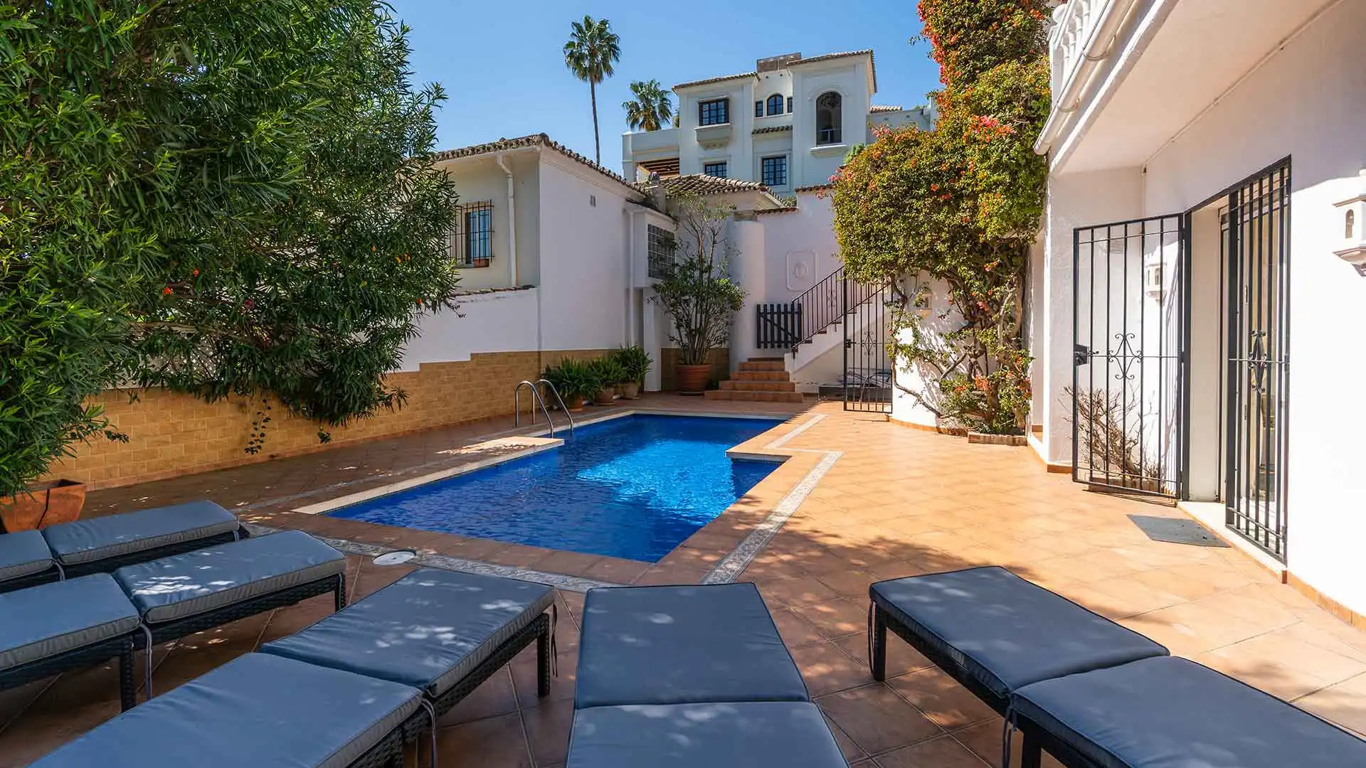 Piscina de Casa o chalet en venta en Marbella con Aire acondicionado, Jardín privado y Terraza