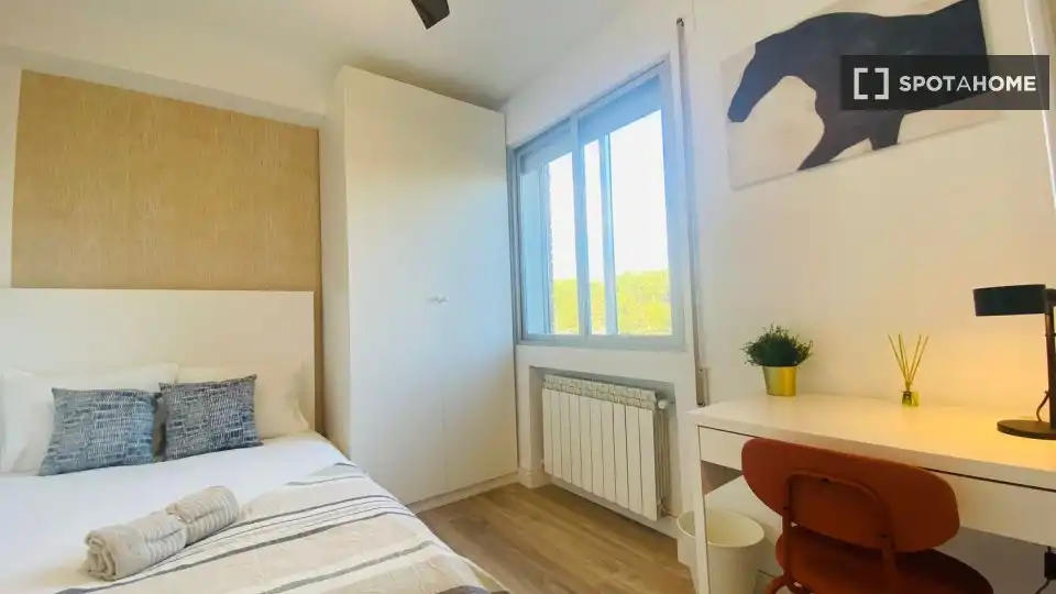 Habitación de Piso de alquiler en Madrid con Aire acondicionado, Calefacción y Amueblado
