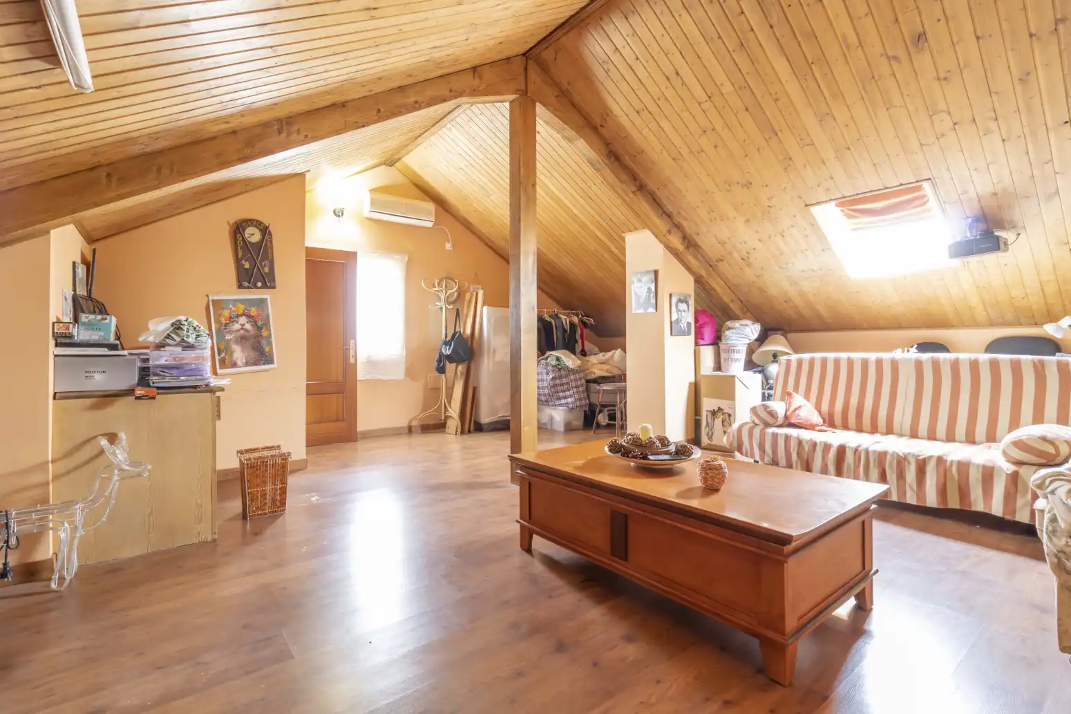 Sala d'estar de Casa adosada en venda en Gines amb Aire condicionat, Jardí privat i Terrassa