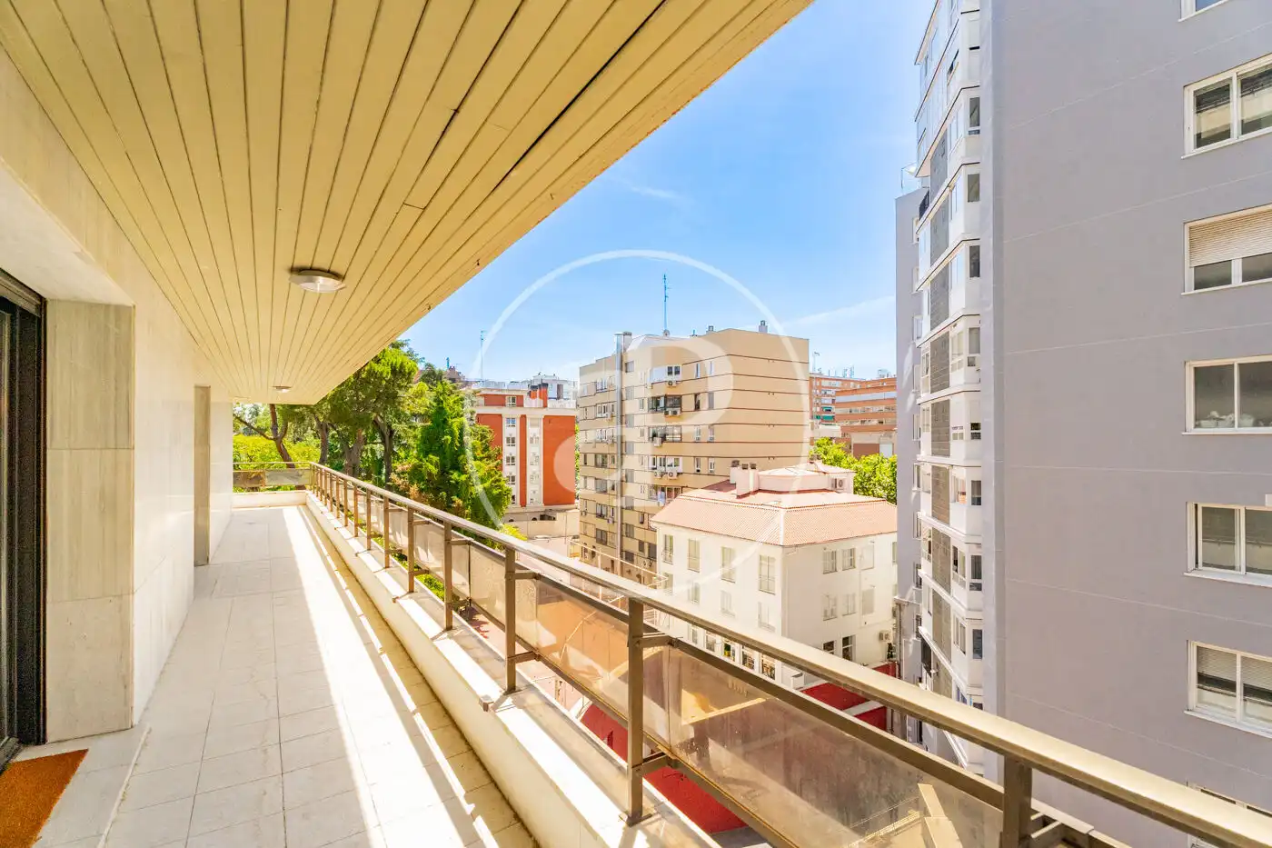 Vista exterior de Piso de alquiler en Madrid con Aire acondicionado, Calefacción y Jardín privado