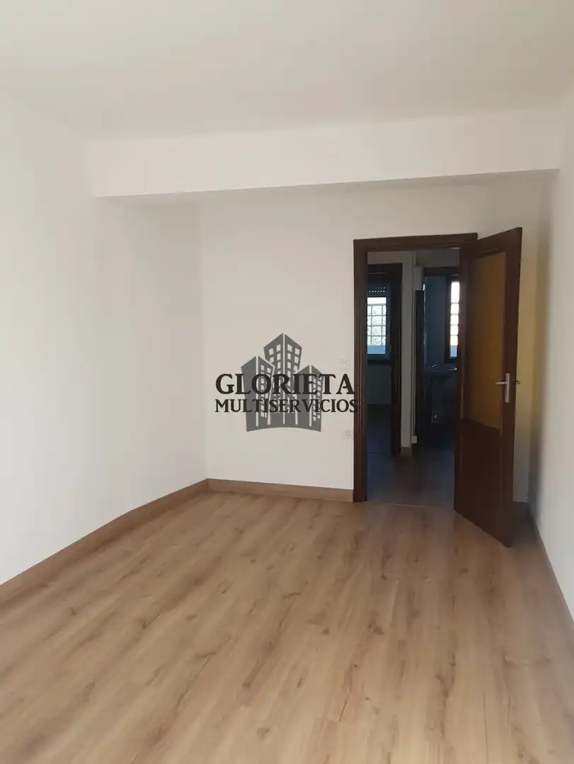 Habitación de Piso en venta en Vigo  con Calefacción, Terraza y Trastero