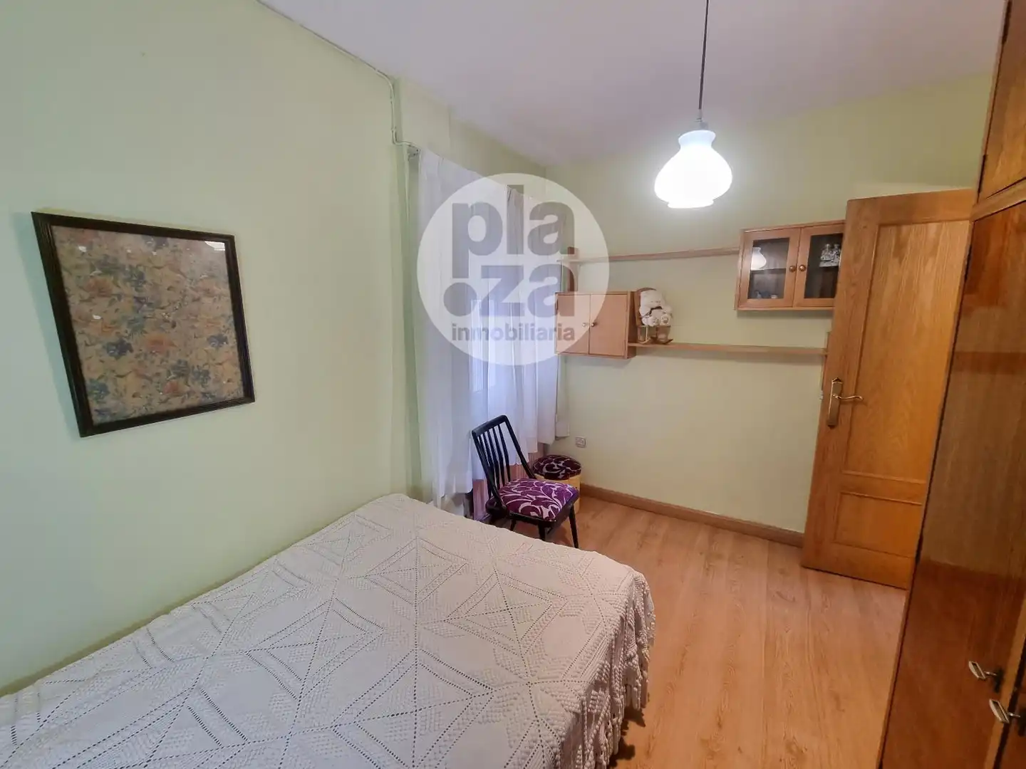 Dormitori de Pis en venda en Burgos amb Calefacció, Terrassa i Moblat