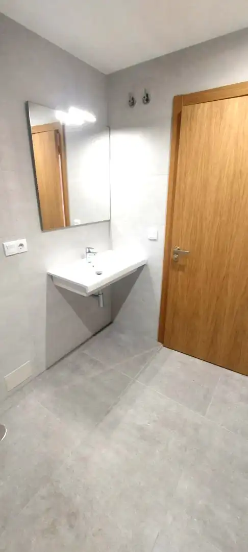 Baño de Piso de alquiler en Vigo  con Calefacción, Parquet y Trastero