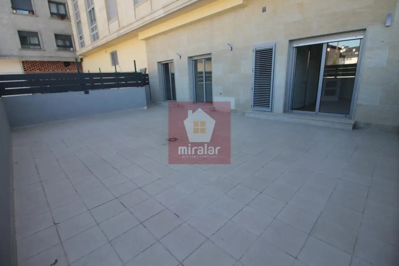 Terrasse von Erdgeschoss zum Verkauf in Salvaterra de Miño mit Heizung und Abstellraum