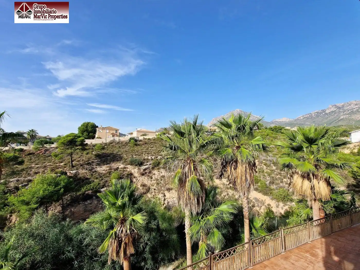 Vista exterior de Casa o xalet en venda en La Nucia amb Aire condicionat, Calefacció i Jardí privat