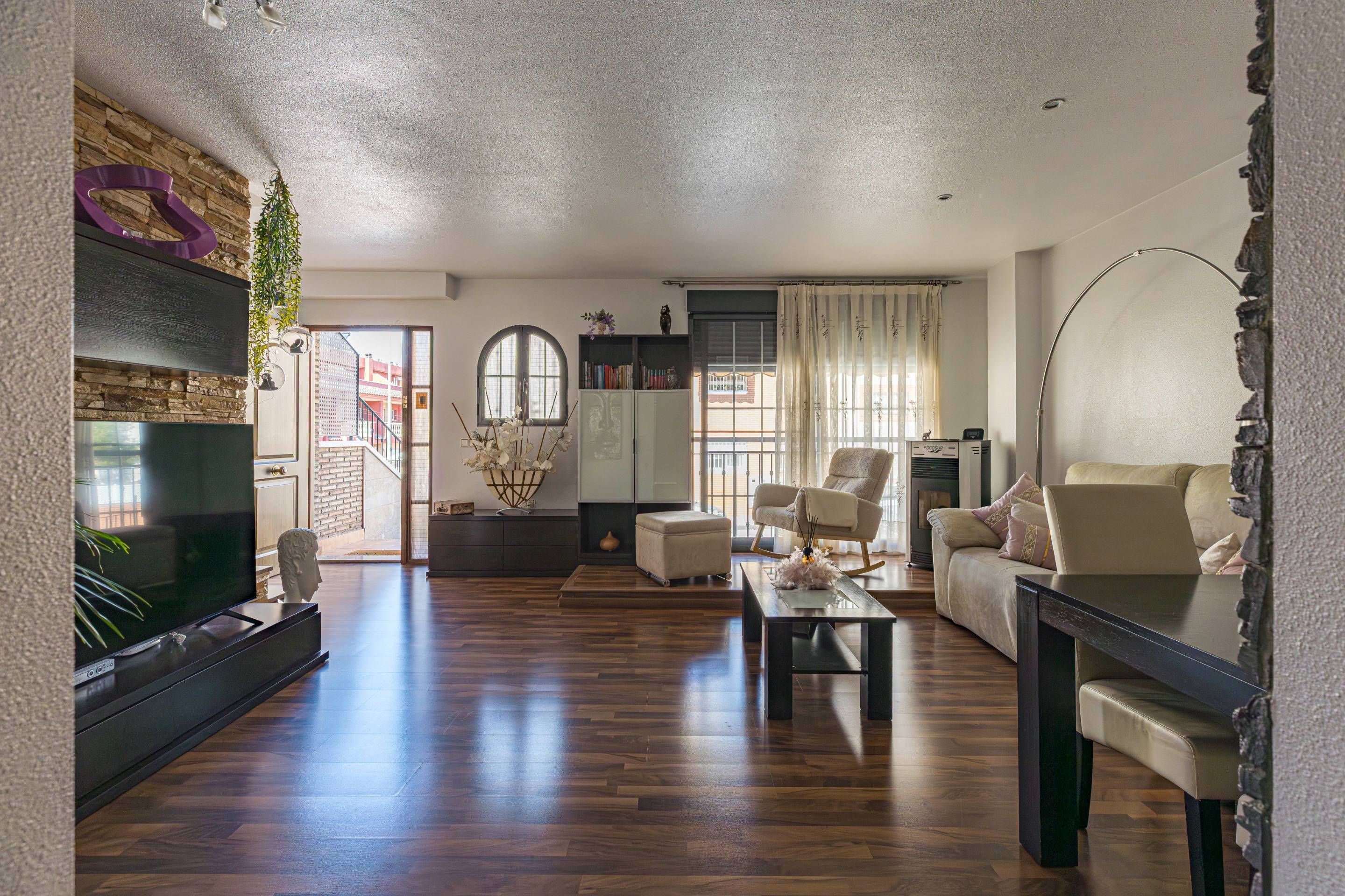 Sala d'estar de Casa adosada en venda en  Murcia Capital amb Aire condicionat, Parquet i Terrassa
