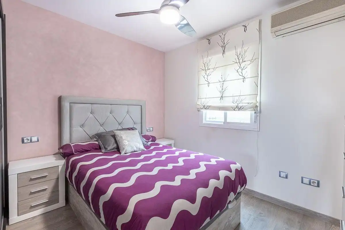 Bedroom of Flat for sale in Granada