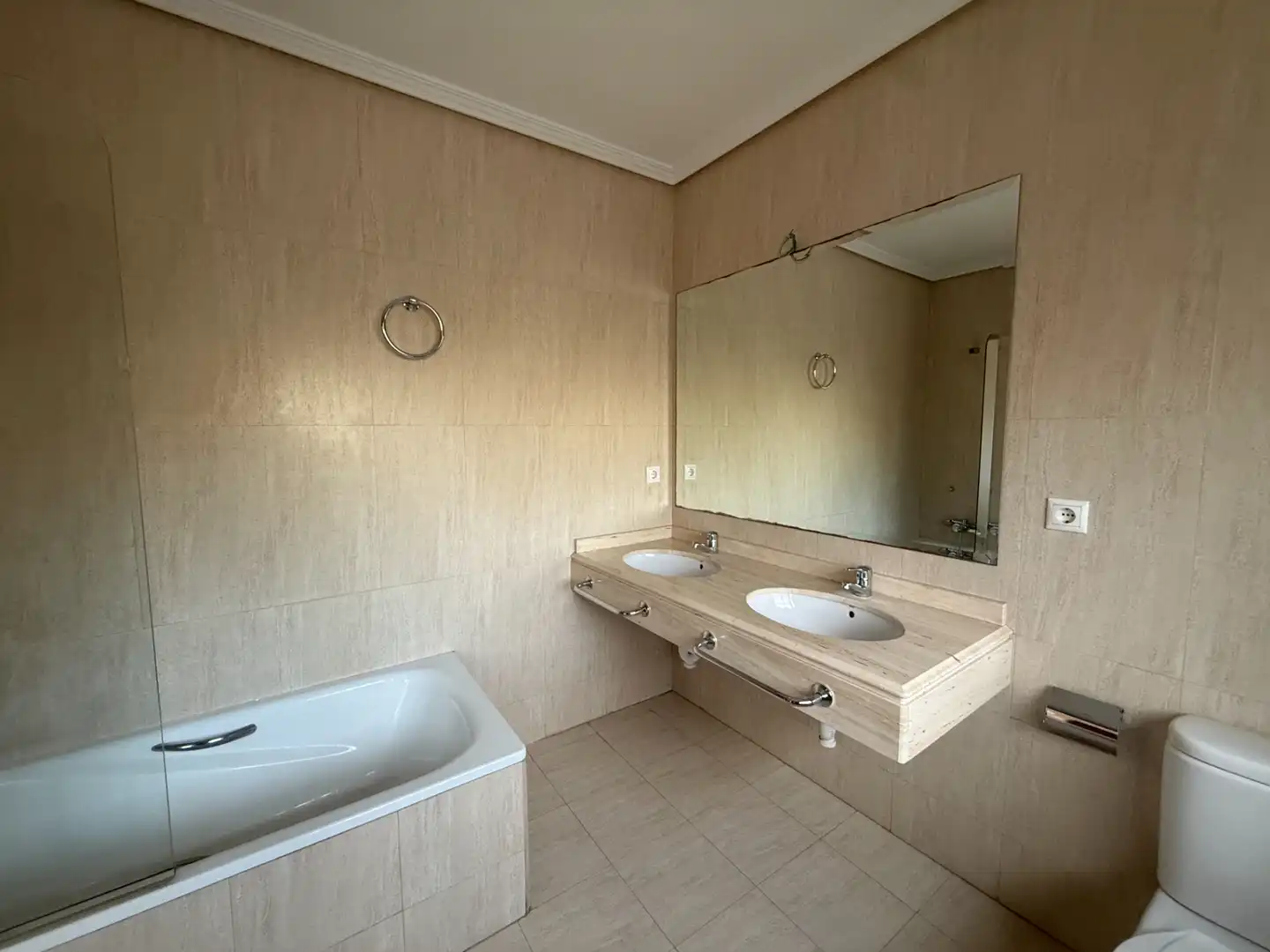 Bathroom of Houses for rent in Córdoba  with Air Conditioner, Heating and Private garden