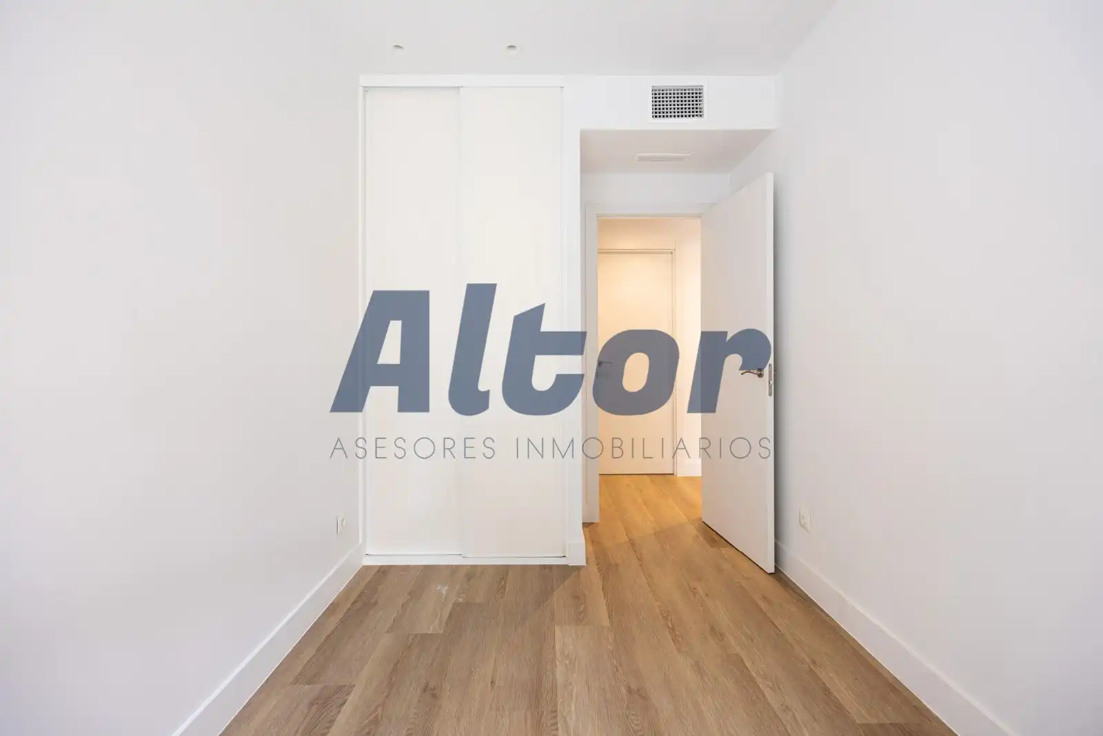 Bedroom of Flat for sale in Madrid  with Air Conditioner and Heating