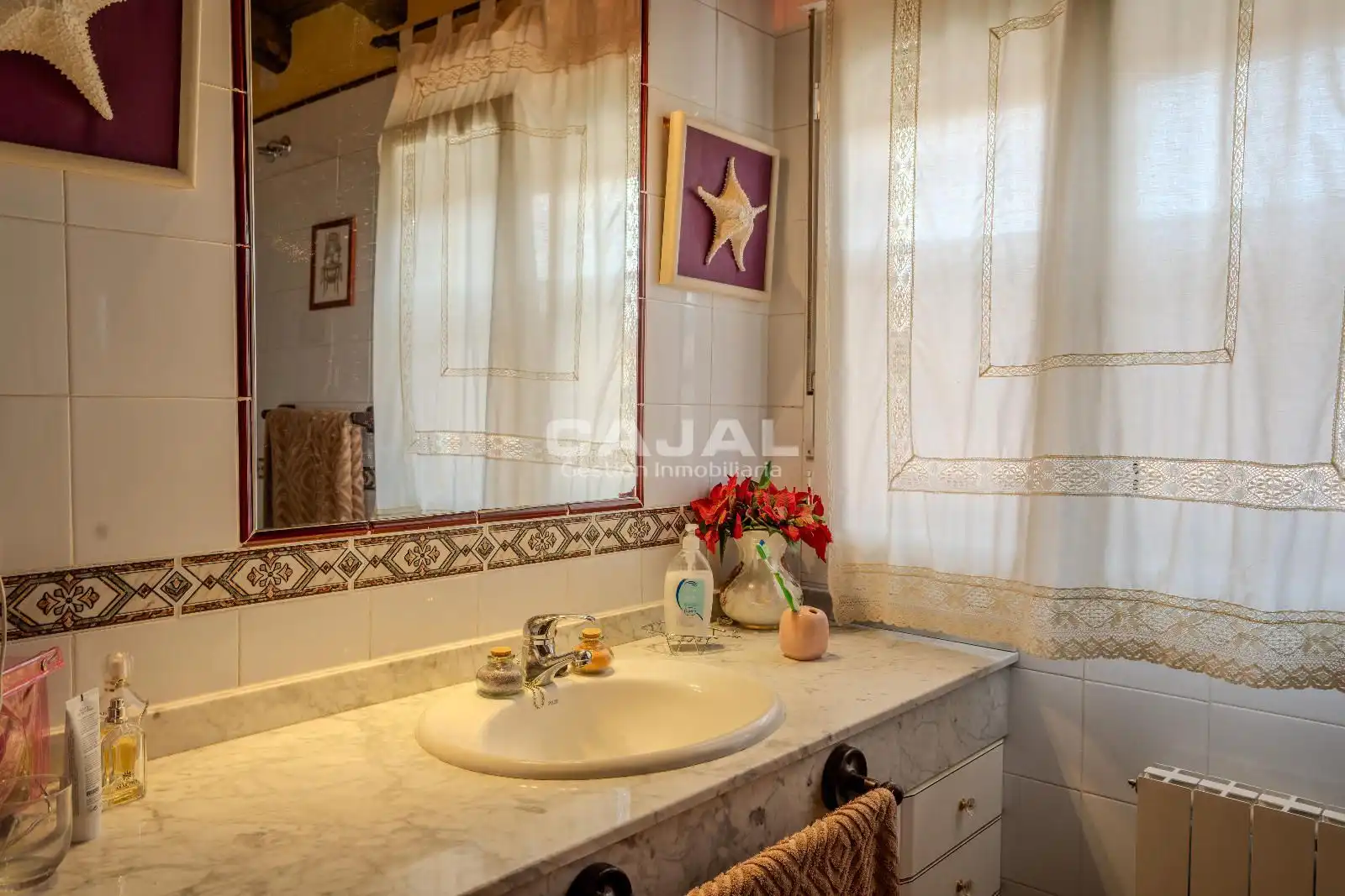 Baño de Casa adosada en venta en Riaza con Calefacción y Jardín privado