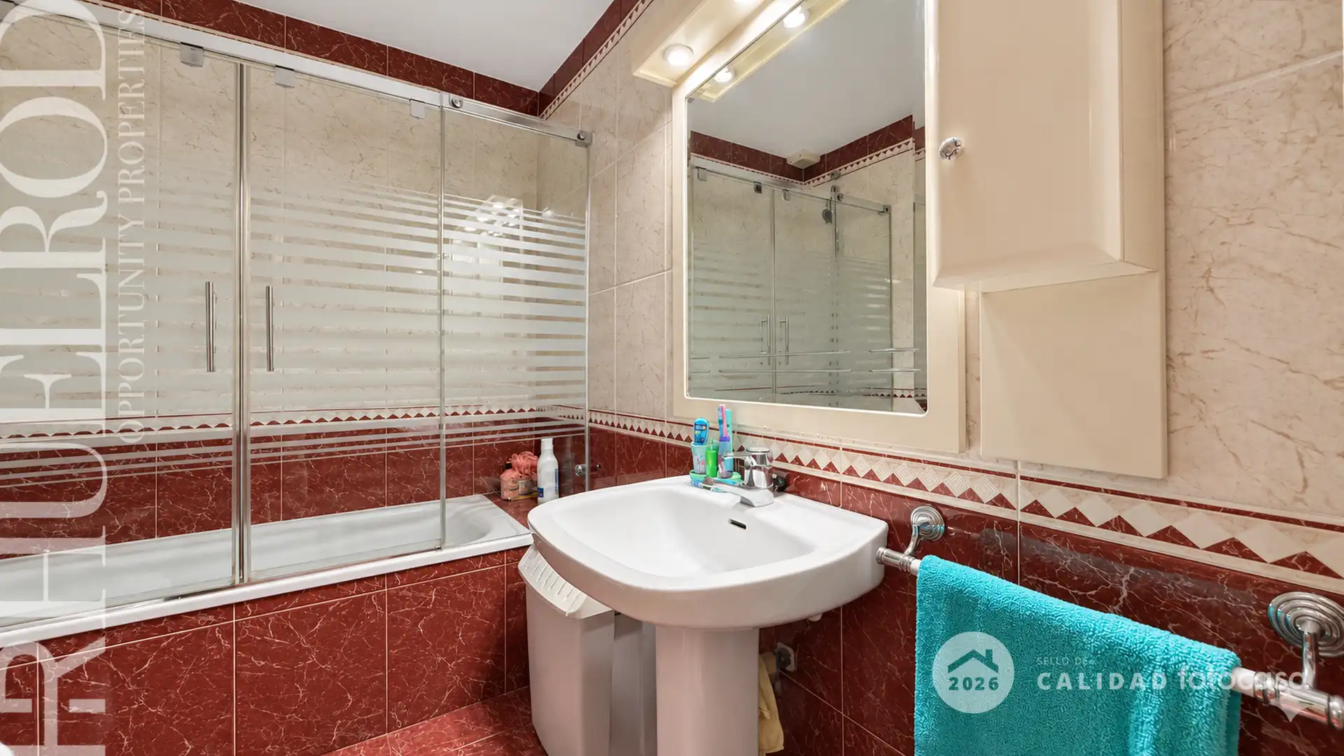 Baño de Casa adosada en venta en Cerdanyola del Vallès con Aire acondicionado, Calefacción y Jardín privado