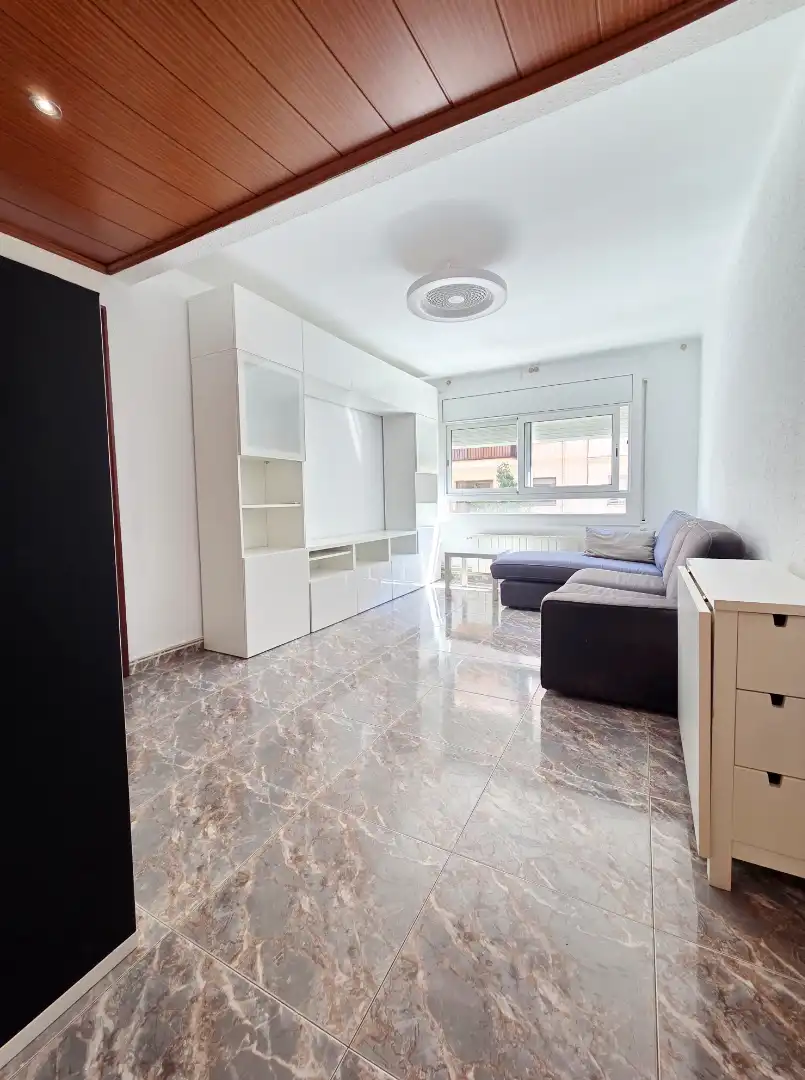 Sala d'estar de Pis en venda en Cerdanyola del Vallès amb Calefacció, Moblat i Forn