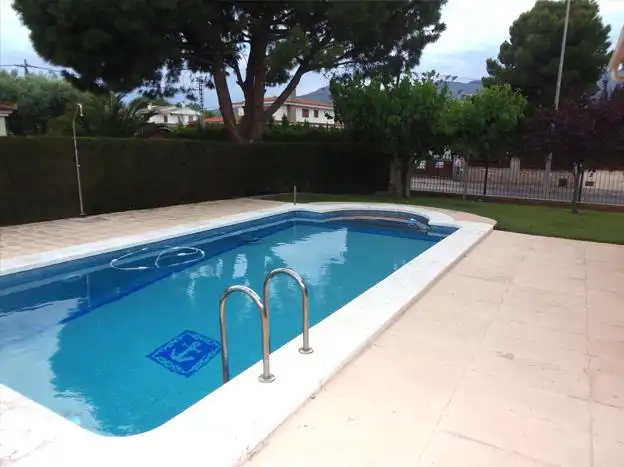 Piscina de Casa o chalet de alquiler en Benicasim / Benicàssim con Aire acondicionado, Jardín privado y Trastero