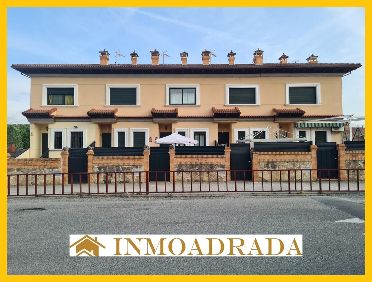 Exterior view of House or chalet for sale in La Adrada   with Heating, Terrace and Swimming Pool