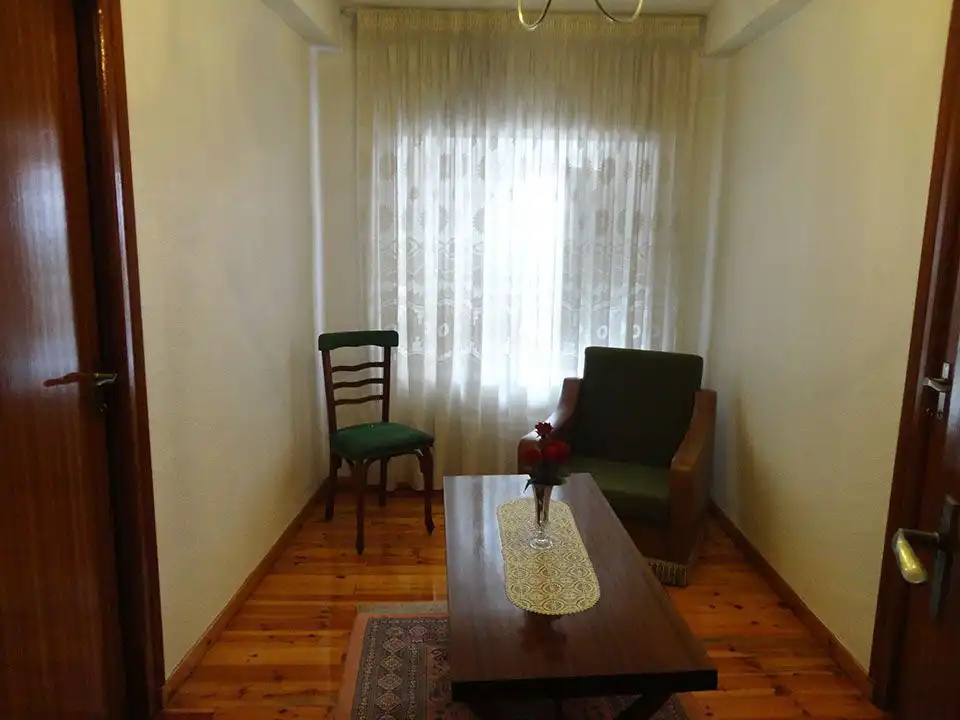 Sala d'estar de Casa adosada en venda en Castrillo de la Reina amb Calefacció i Traster