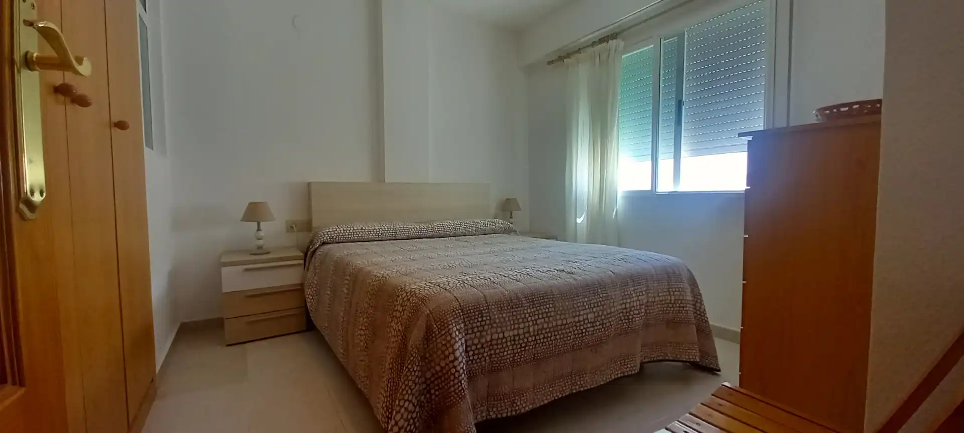 Habitación de Apartamento de alquiler en Gandia con Aire acondicionado, Calefacción y Amueblado