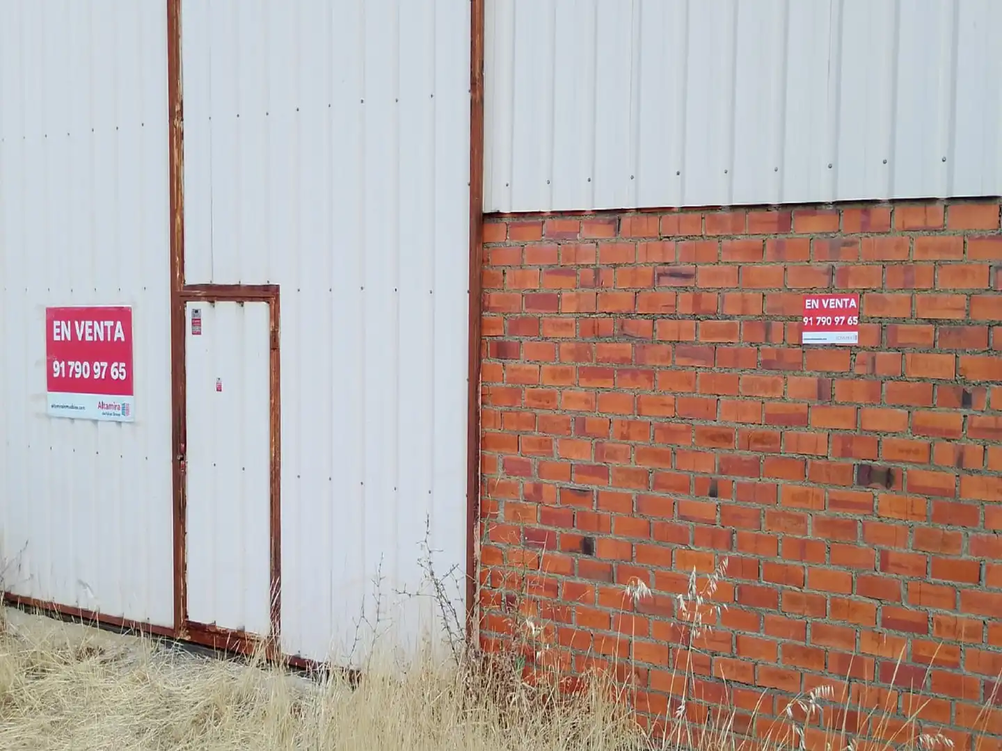 Außenansicht von Fabrikhallen zum Verkauf in Sancti-Spíritus (Badajoz)