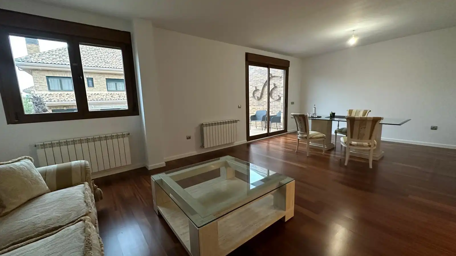 Living room of Houses for sale in Villaviciosa de Odón  with Air Conditioner, Heating and Private garden