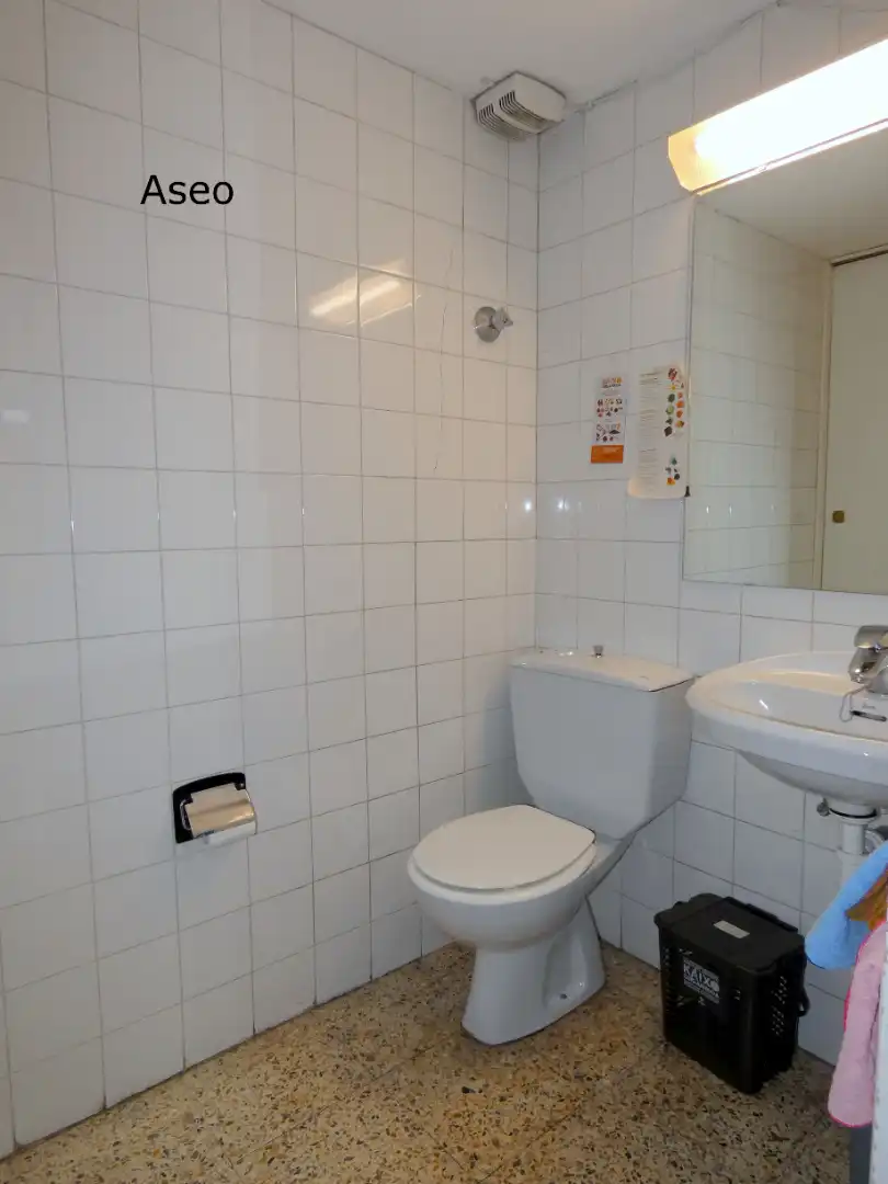 Bany de Local en venda en Bilbao  amb Calefacció i Moblat