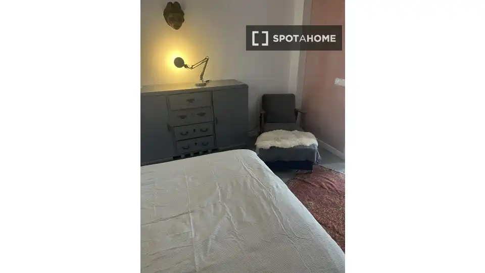 Habitación de Piso de alquiler en Valencia con Aire acondicionado, Calefacción y Amueblado