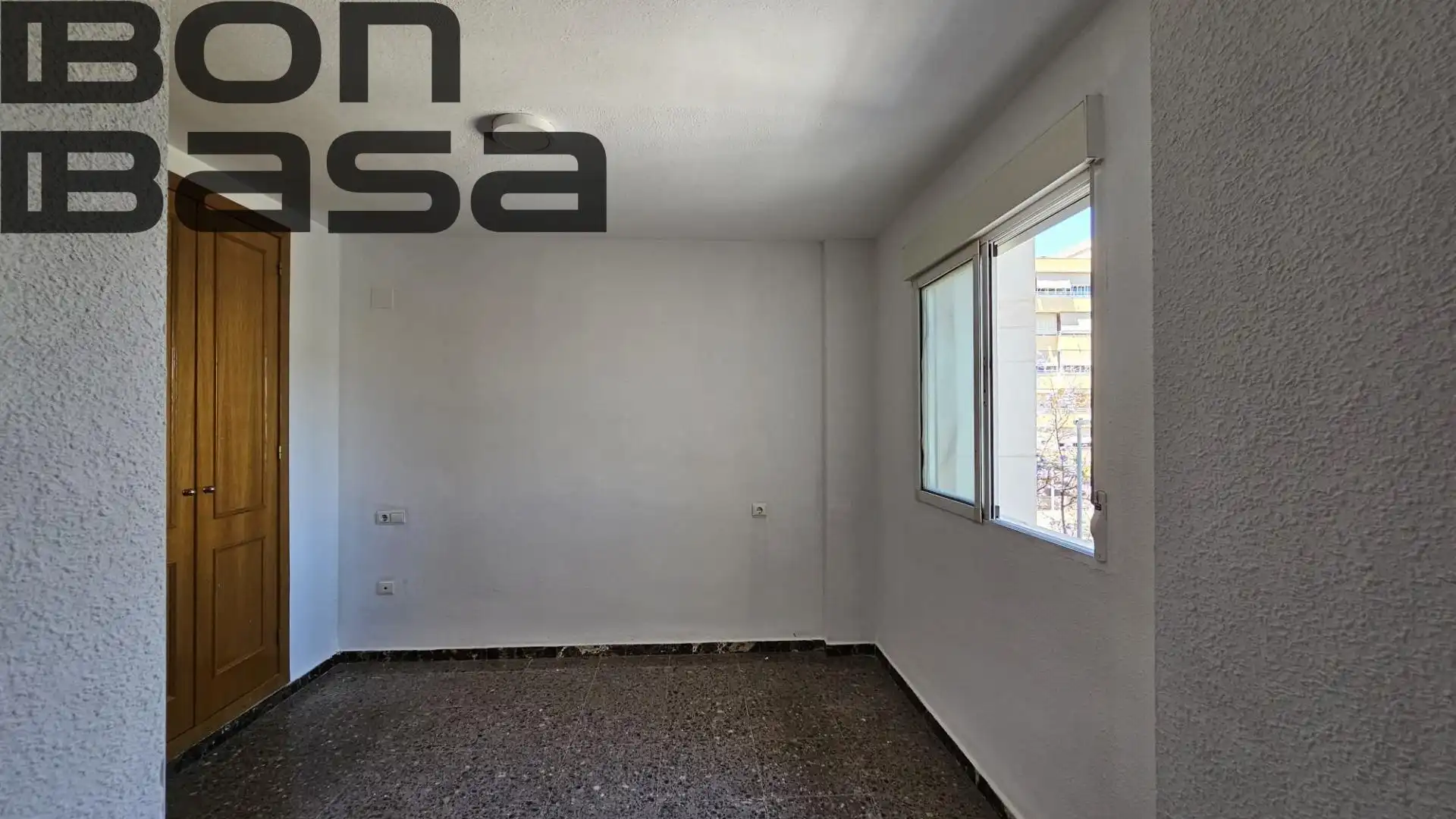 Piso en venta en Alicante / Alacant con Aire acondicionado, Jardín privado y Balcón