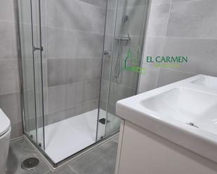 Bathroom of Flat for sale in  Sevilla Capital  with Air Conditioner and Terrace