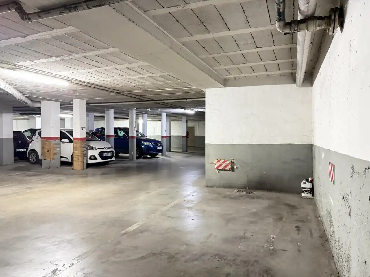 Parkplatz von Wohnung zum Verkauf in Alicante / Alacant mit Klimaanlage, Privatgarten und Terrasse