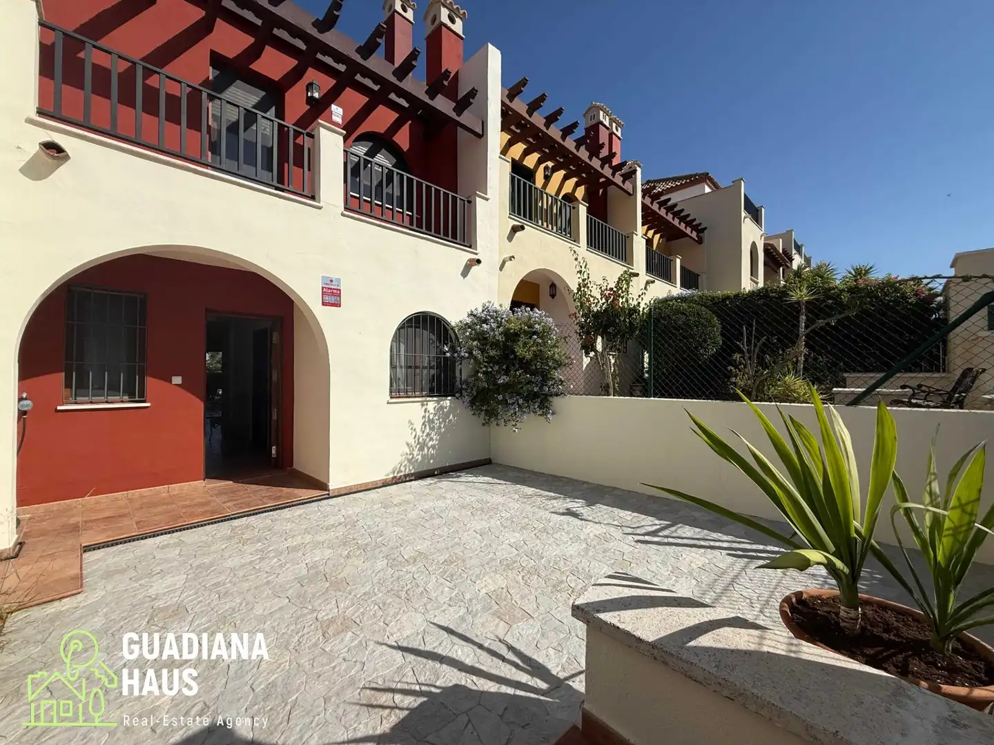 Casa a schiera con piscina in vendita a MIGUEL DE UNAMUNO 20, imagen 3