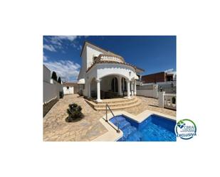 Vista exterior de Casa o xalet en venda en Empuriabrava amb Aire condicionat