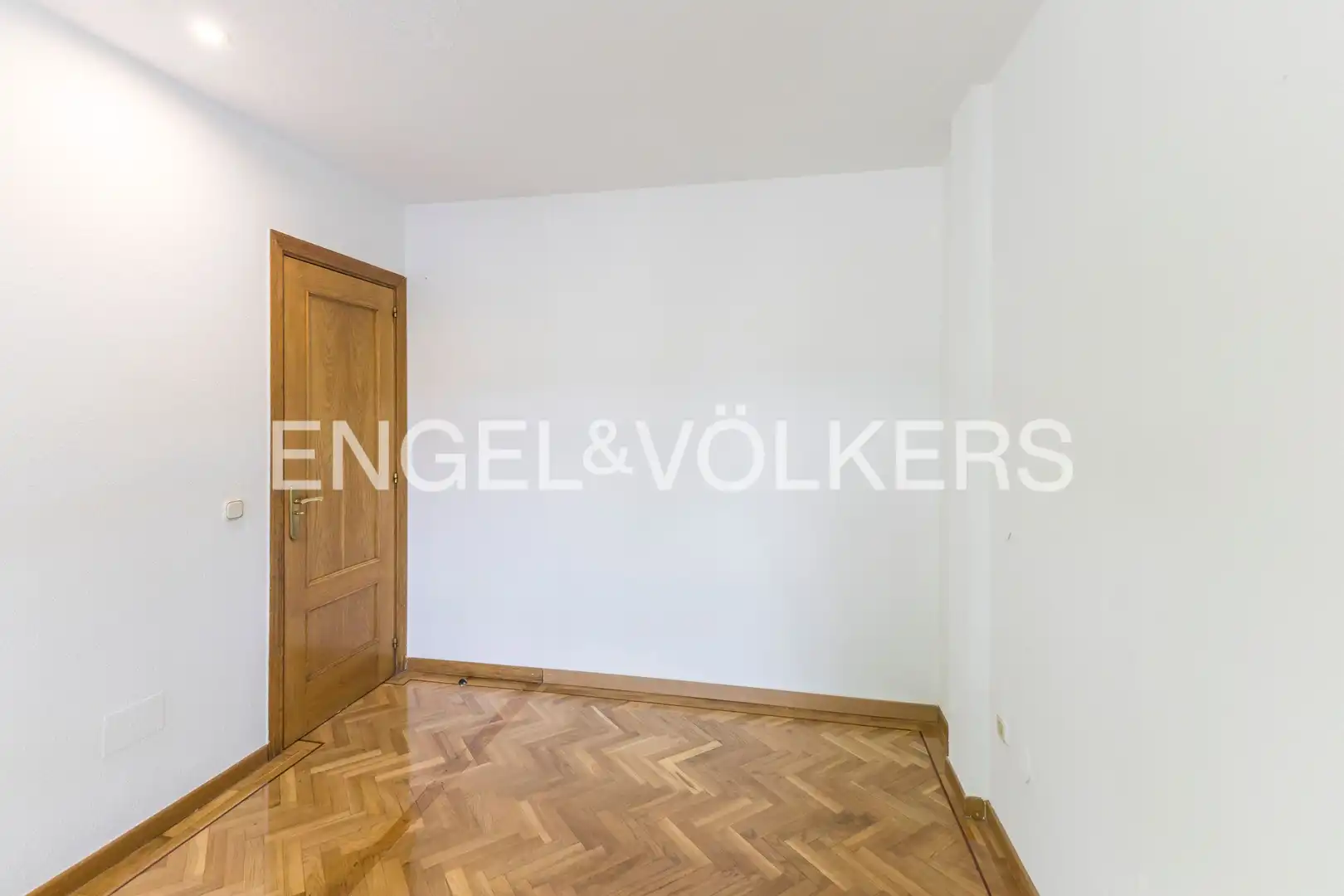 Schlafzimmer von Wohnung zur Miete in Madrid mit Klimaanlage, Heizung und Privatgarten