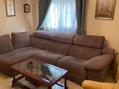 Living room of Flat for sale in  Sevilla Capital  with Air Conditioner, Heating and Oven