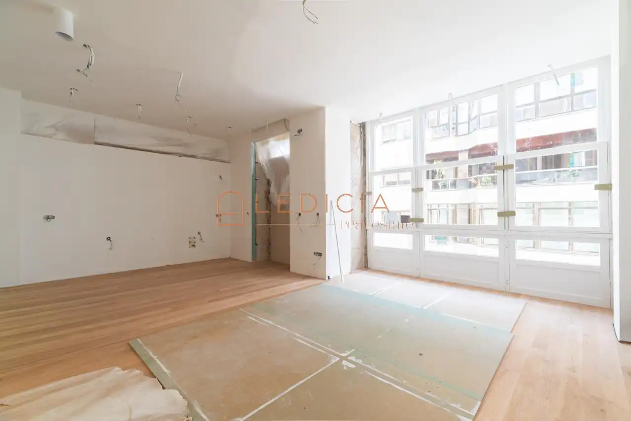 Bedroom of Flat for sale in Vigo   with Heating, Terrace and Furnished