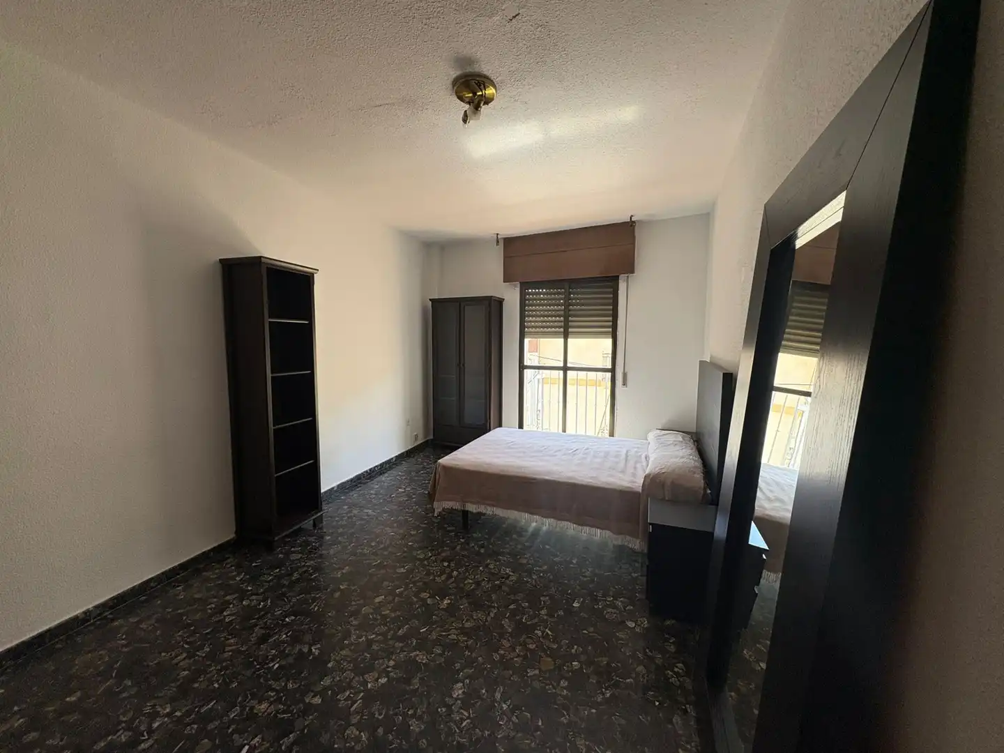Schlafzimmer von Wohnung zum Verkauf in Loja mit Möbliert, Ofen und Waschmaschine