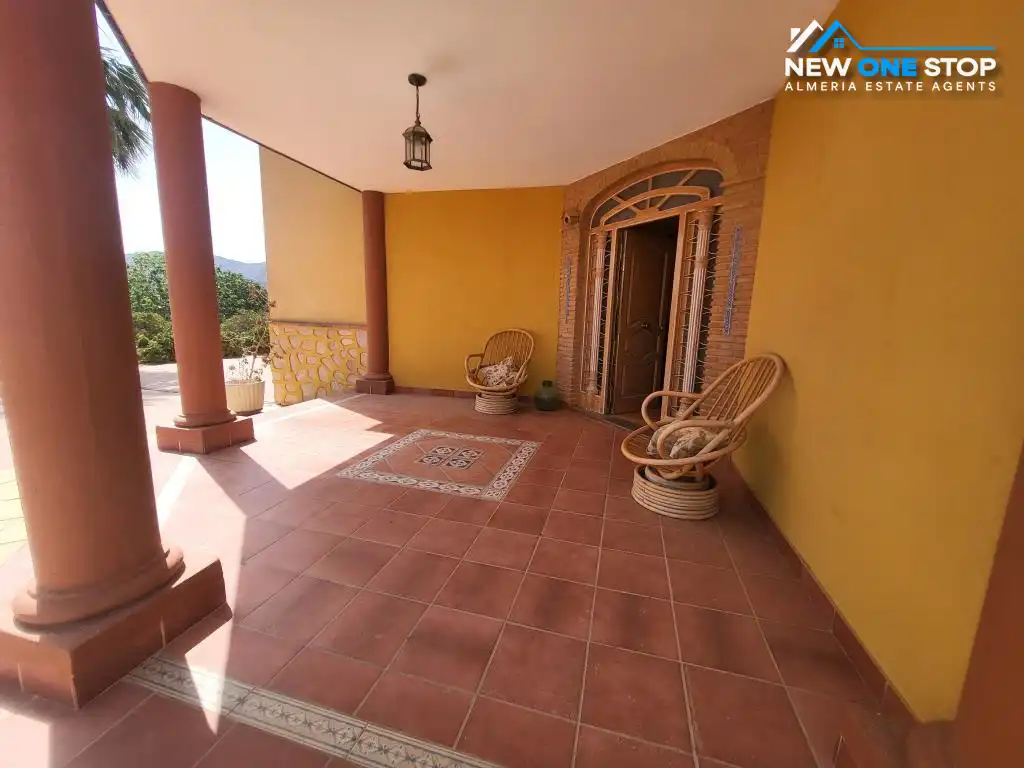 Terrassa de Casa adosada en venda en Cuevas del Almanzora amb Aire condicionat, Calefacció i Jardí privat