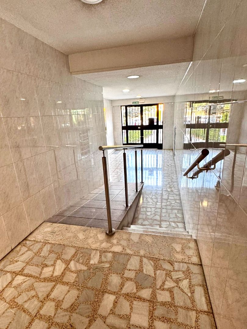 Flat for sale in Coslada  with Air Conditioner, Heating and Furnished