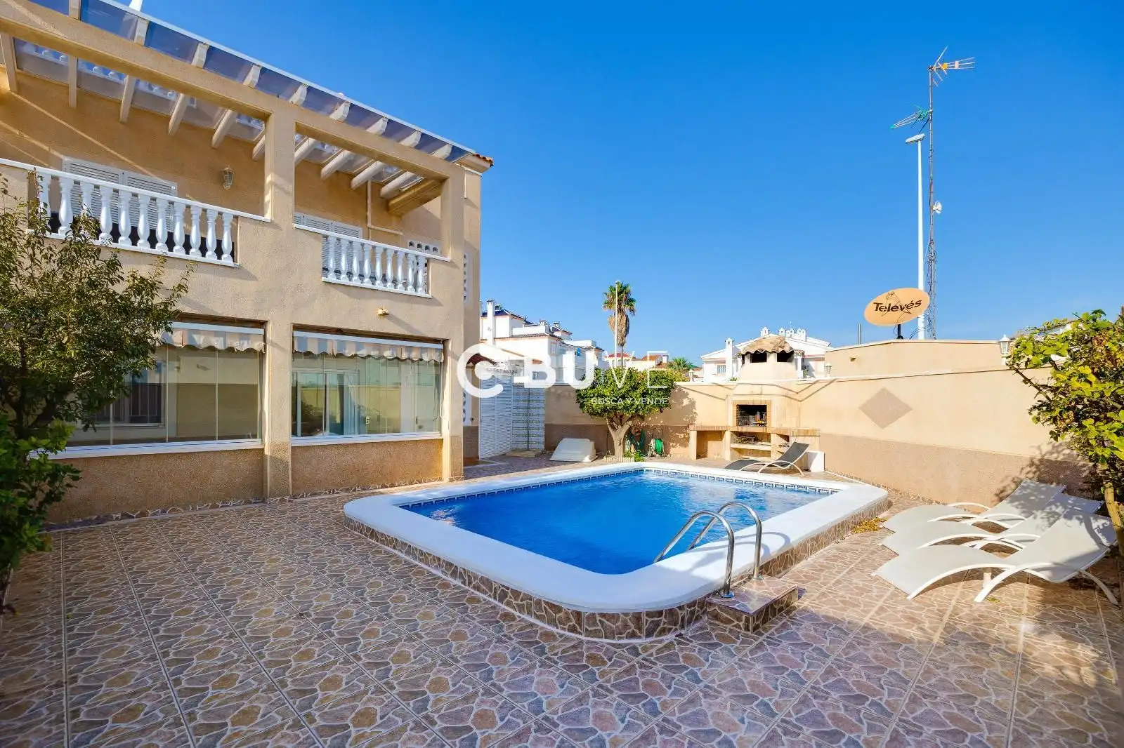 Vista exterior de Casa adosada en venda en Orihuela amb Aire condicionat, Calefacció i Traster