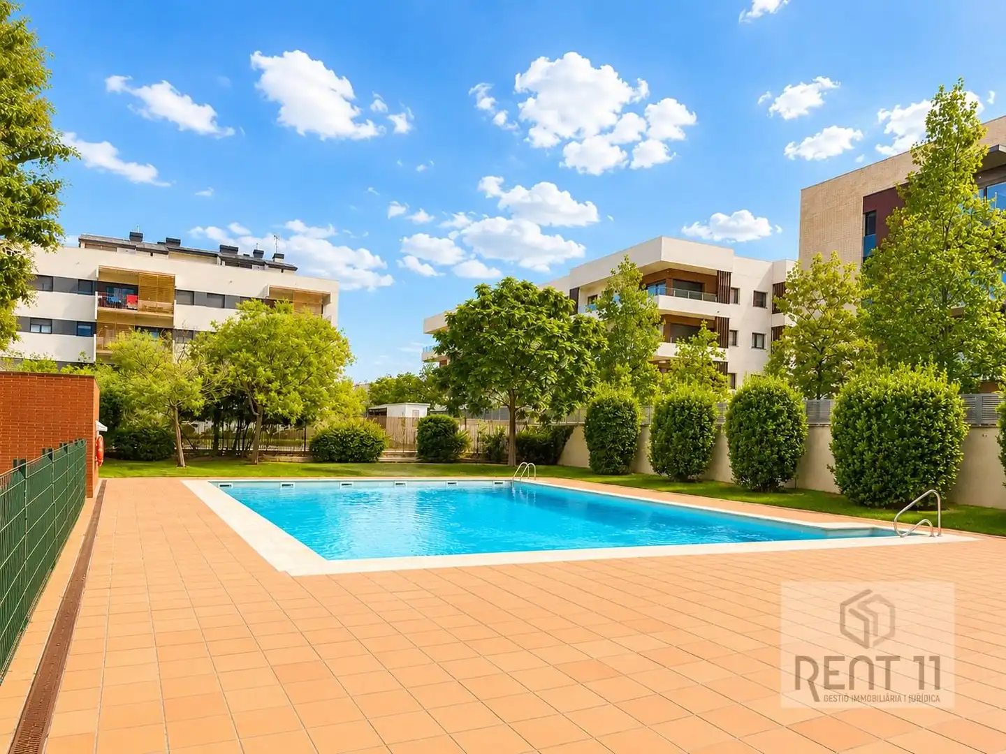 Swimming pool of Flat for sale in Girona  with Air Conditioner, Heating and Terrace