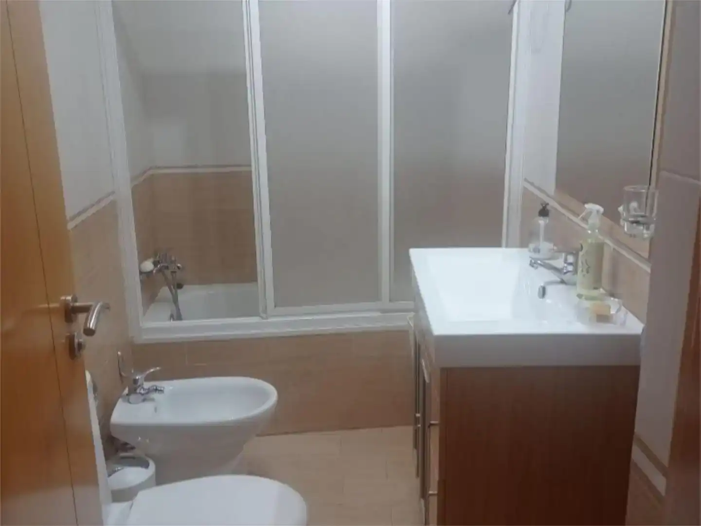 Bathroom of Apartments for share in Maracena  with Air Conditioner, Furnished and Balcony