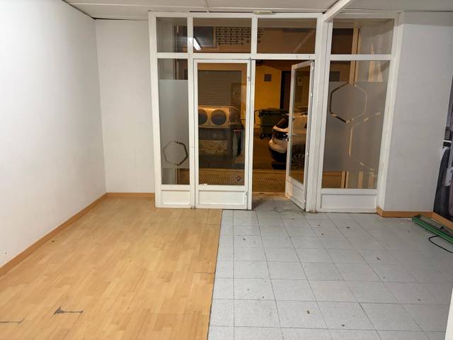 Local comercial en Alquiler en Carrer d'Onda en Ensanche - Parque del Oeste