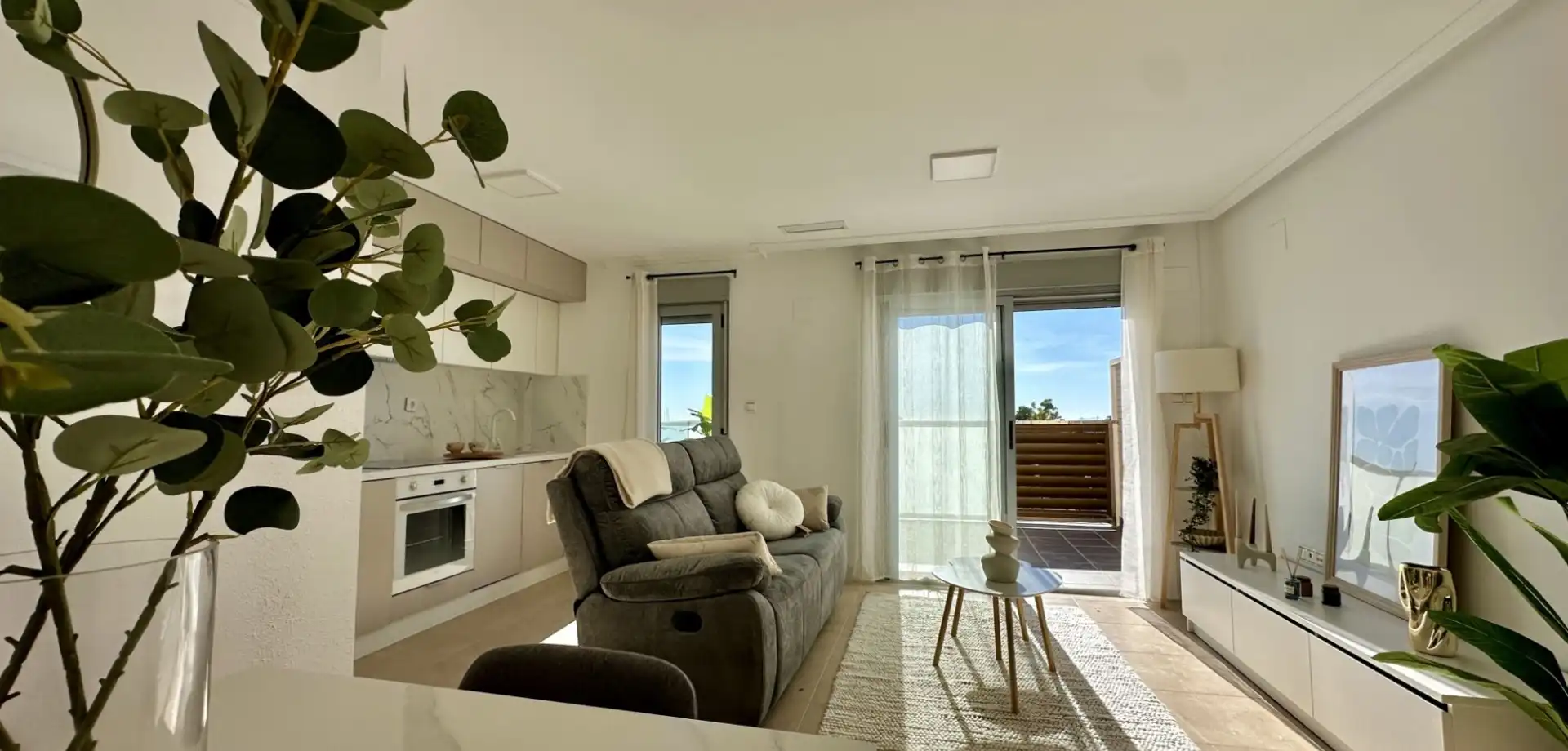 Sala d'estar de Apartament en venda en Torrevieja amb Aire condicionat, Terrassa i Moblat