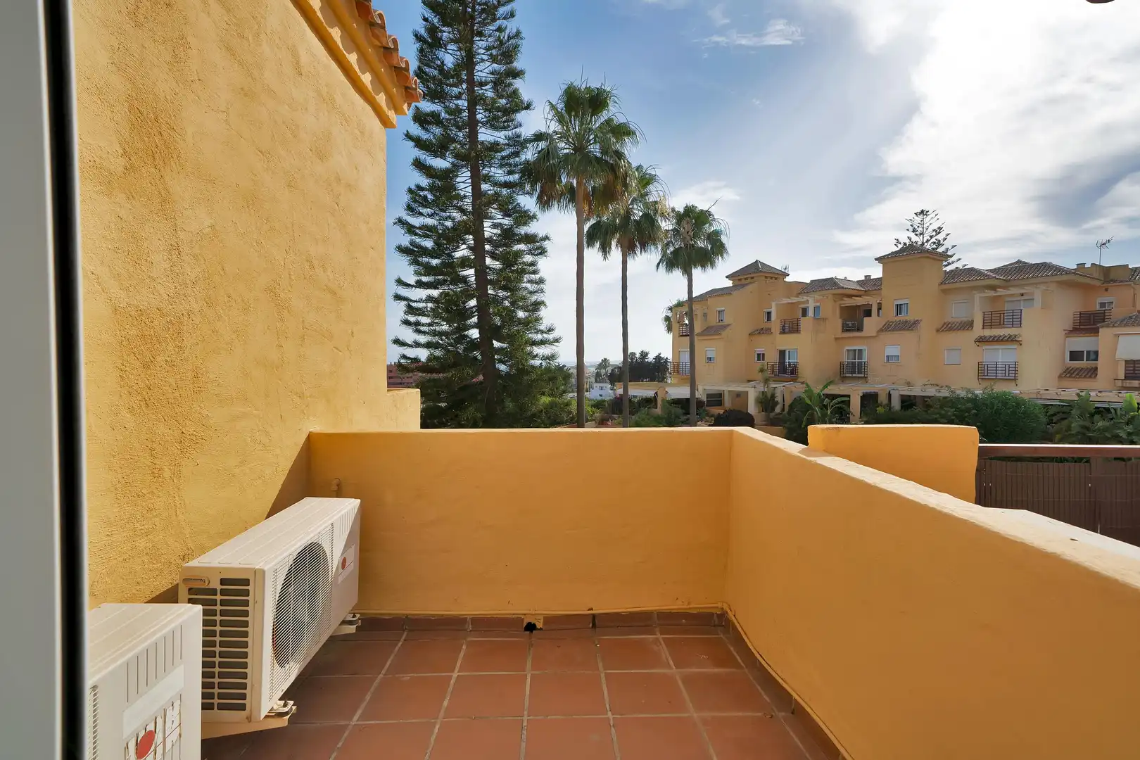 Terraza de Casa adosada en venta en Estepona con Aire acondicionado, Calefacción y Jardín privado