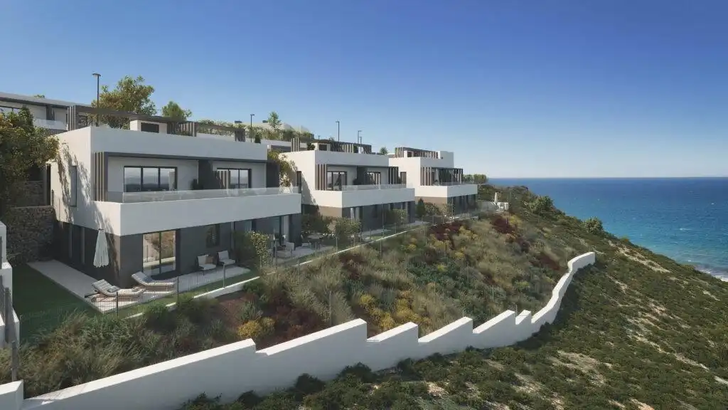 Vista exterior de Casa o xalet en venda en Vélez-Málaga amb Calefacció, Terrassa i Piscina comunitària