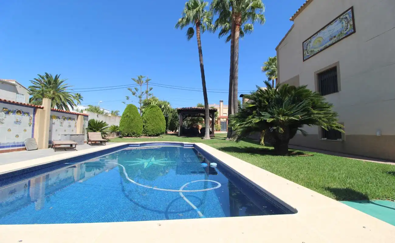 Piscina de Casa o xalet en venda en L'Eliana amb Aire condicionat, Calefacció i Jardí privat