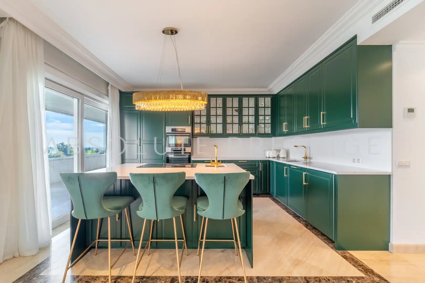 Cuina de Apartament en venda en Marbella amb Aire condicionat, Terrassa i Piscina